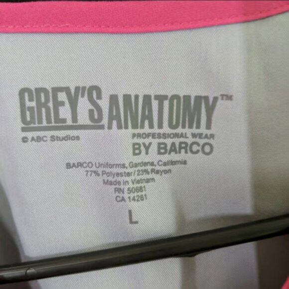 Grey's anatomy/premiere scrub set (3 tops 1 bottom) NWT - Picture 3 of 11